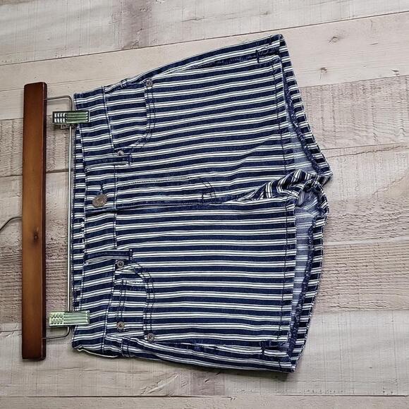 American Eagle Stripped Jean Shorts. Size 0. Blue & White - Picture 1 of 10